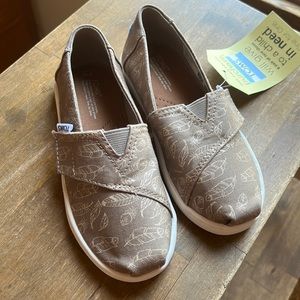 Adorable NWT Feather Toms sz 10